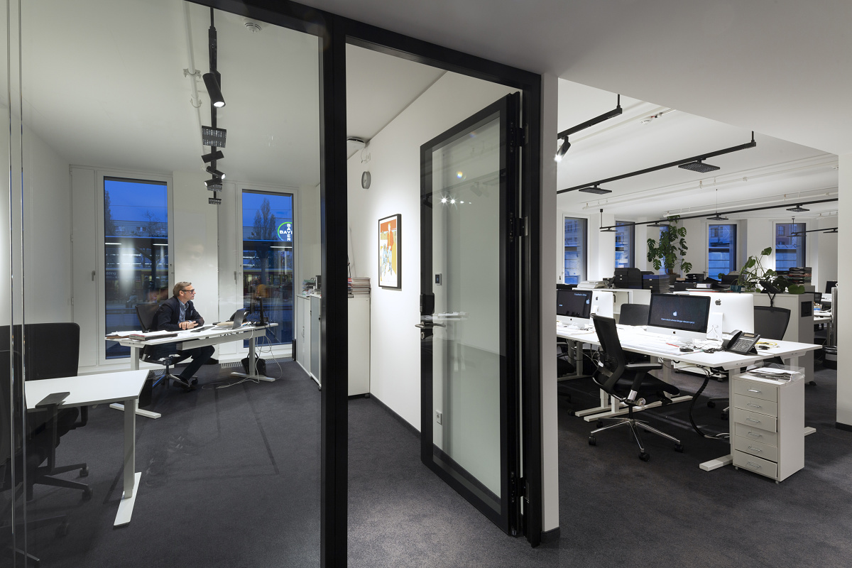 ERCO office lighting at tipBerlin editorial, featuring Jilly downlights and Eclipse spotlights for flexible workspaces.