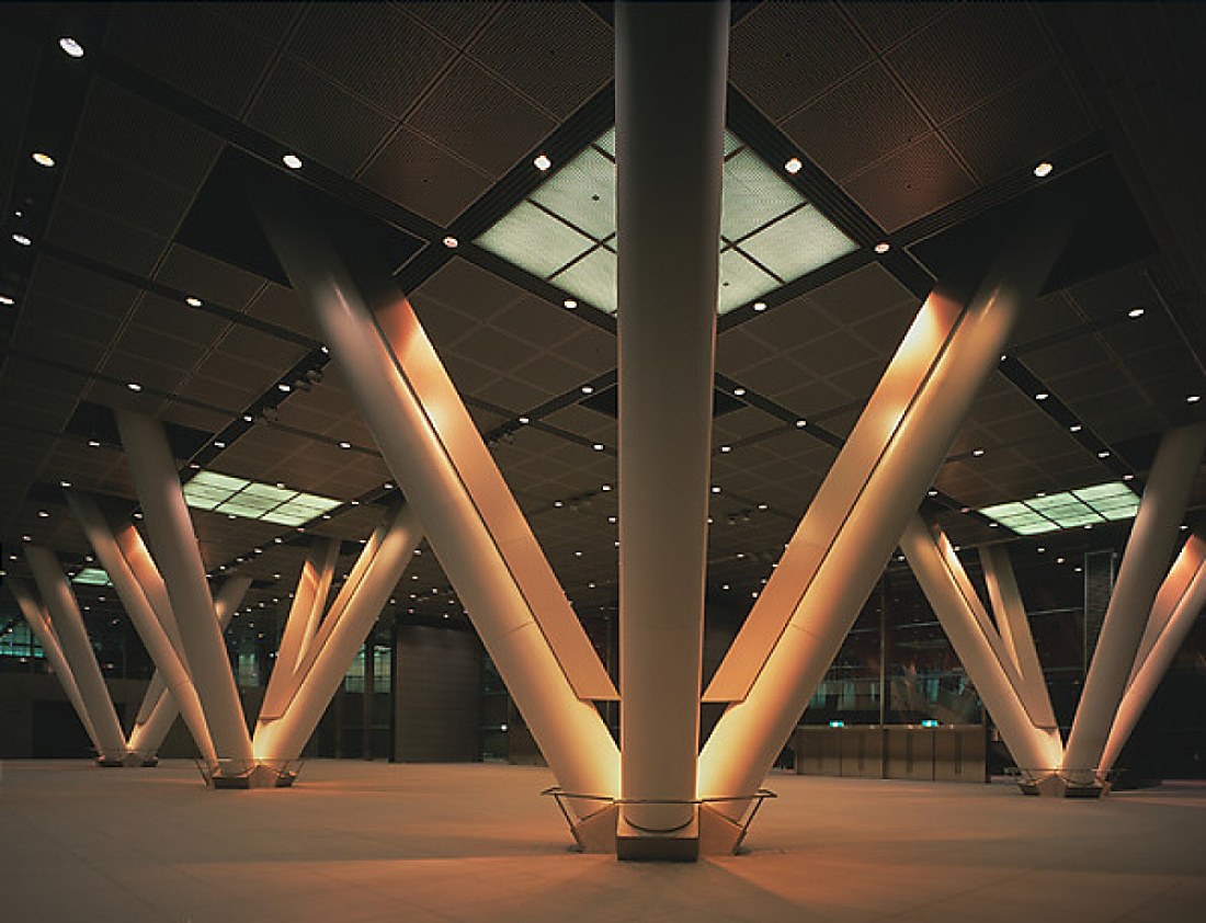 Illuminated steel structure at Tokyo International Forum with ERCO Gimbal spotlights.