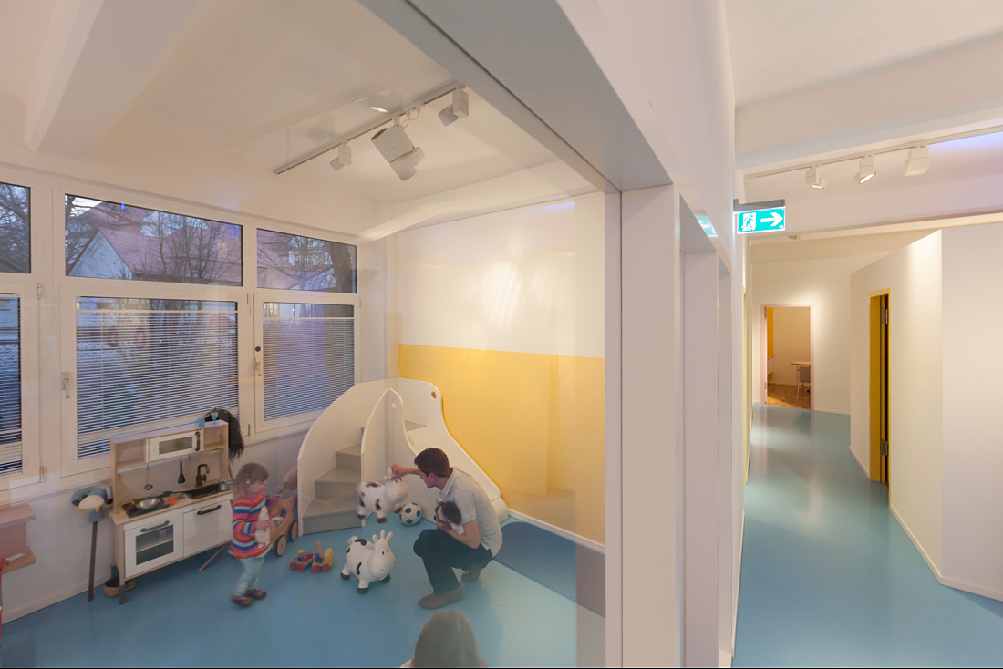 Child-friendly LED lighting in Uhlig pediatric practice, Hamburg.