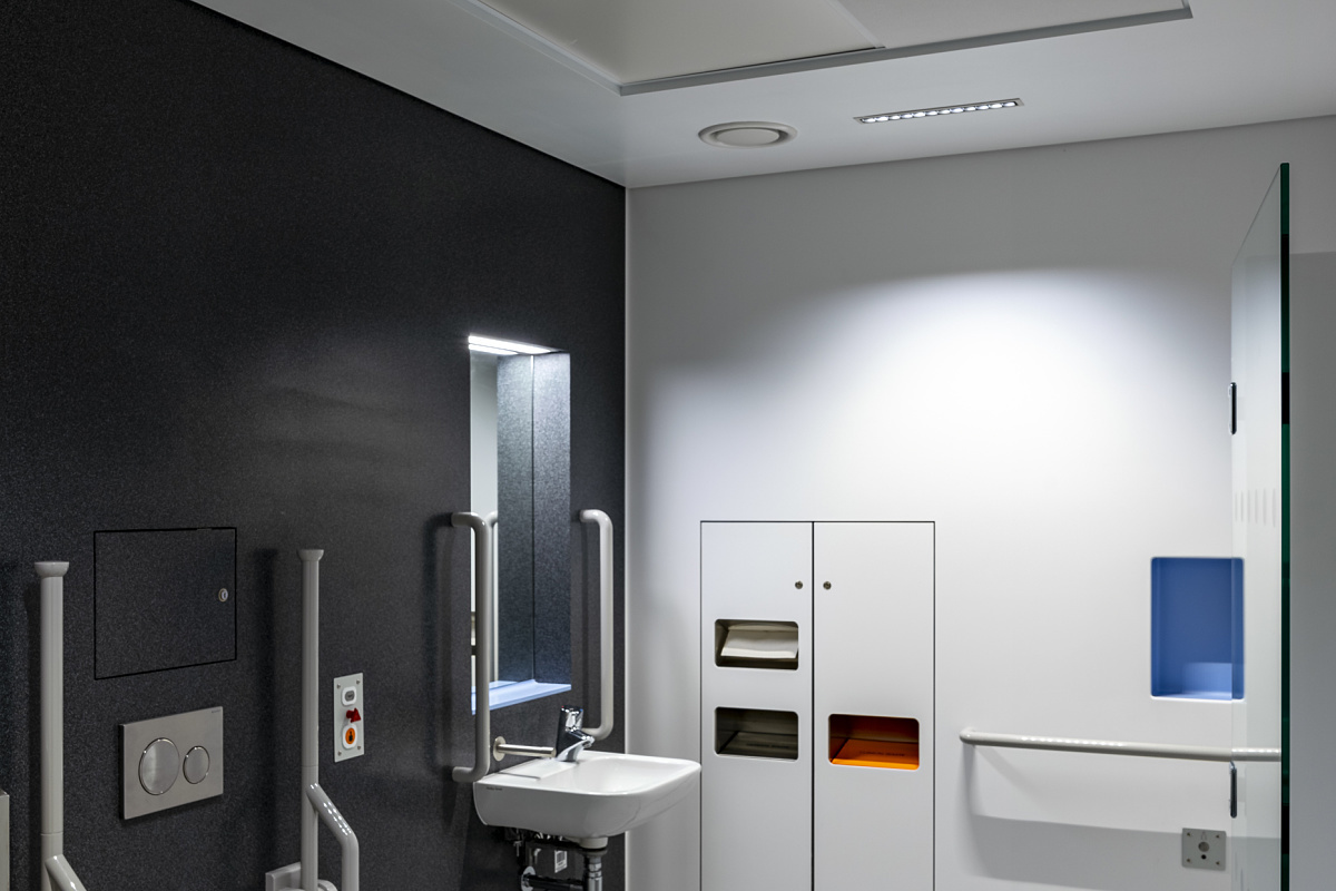 Accessible bathroom in Ulster Hospital featuring ERCO lighting for visual comfort.