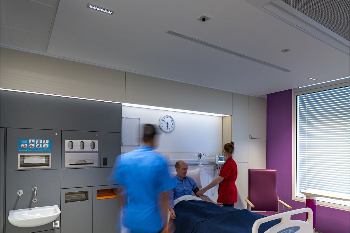 Ulster Hospital patient room featuring ERCO Compar luminaires and Bluetooth control for patient-centered lighting.