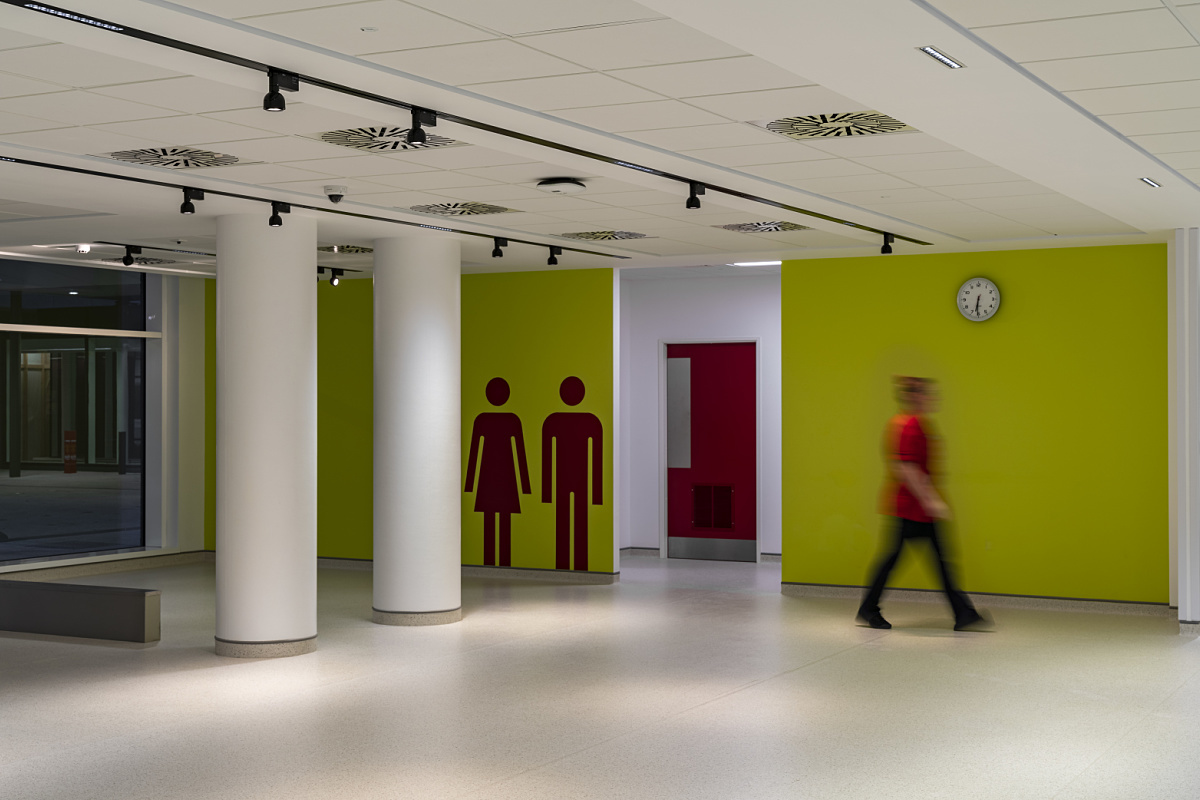 Ulster Hospital interior featuring ERCO Compar luminaires and Bluetooth control for patient-centered lighting.