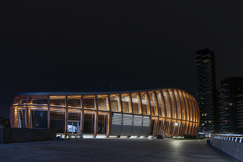 UniCredit Pavilion in Milan, illuminated by ERCO LEDs, shines like a monumental lantern at night.