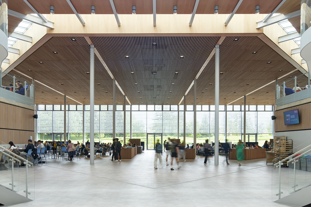 Interior of the University of Bath School of Management, featuring ERCO downlights for sustainable lighting.