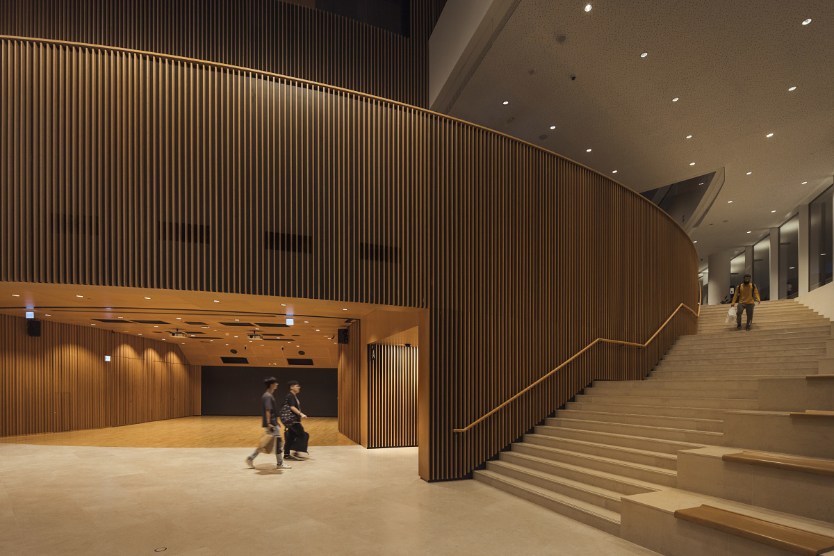 University of Hong Kongs auditorium featuring ERCO LED lighting for visual comfort.