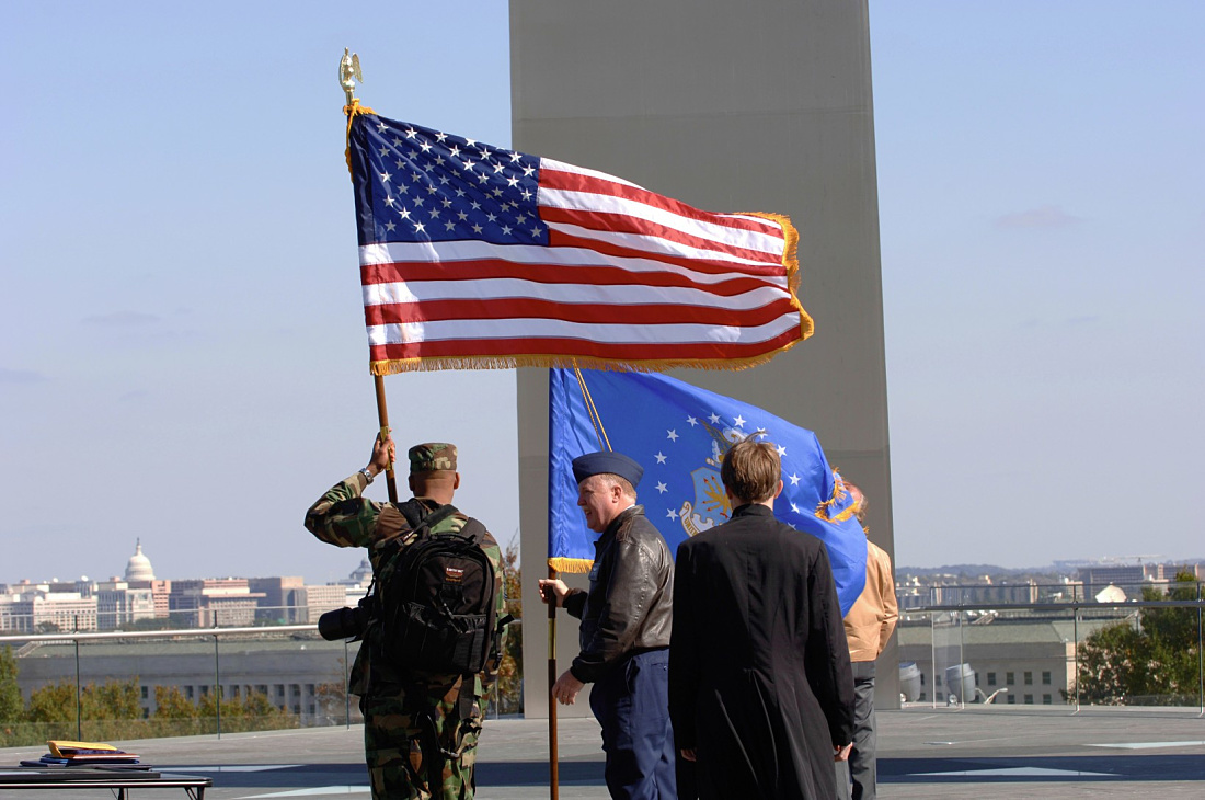 US Air Force Memorial with US and Air Force flags, honoring veterans.