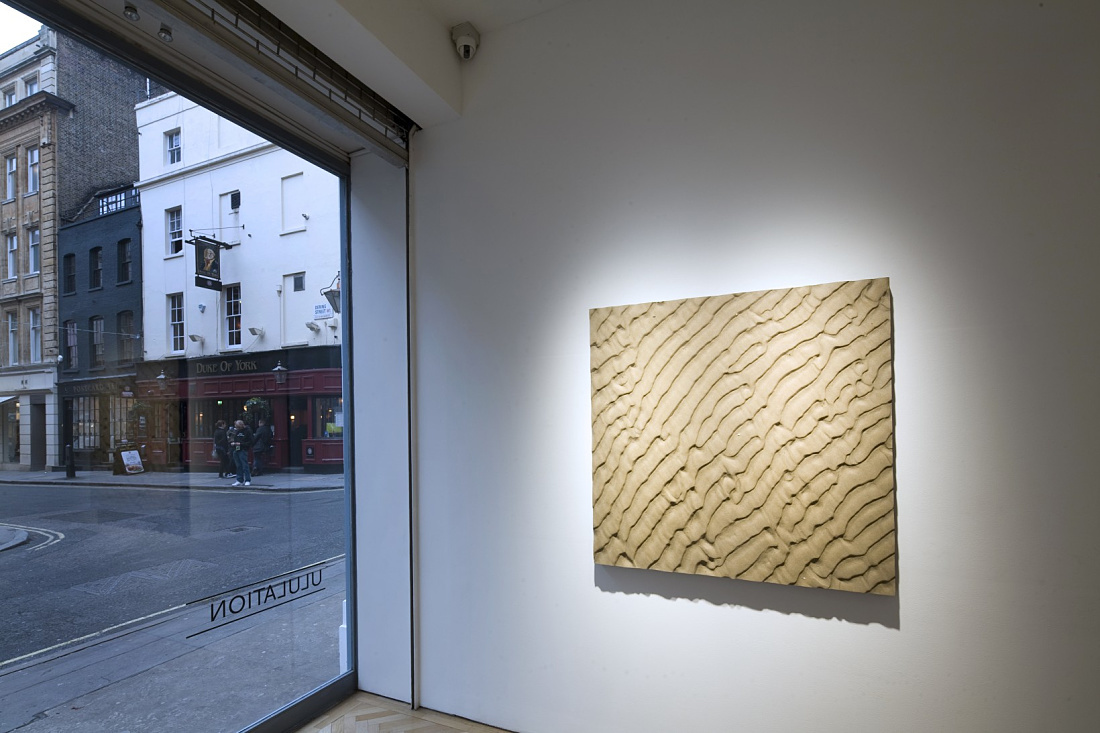 Artwork in Vigo Gallery, London, illuminated by ERCO Light Board LED spotlights.