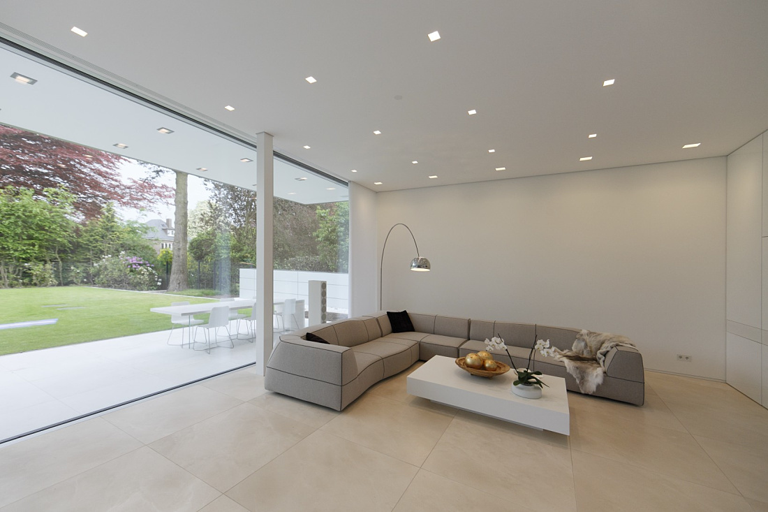 Villa Linari living room featuring Quintessence downlights for quality lighting.