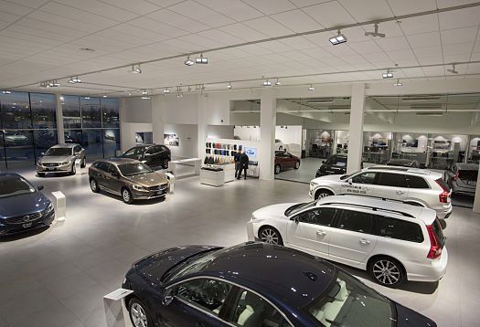 Volvo Retail Experience showroom in Luleå, featuring ERCO Light Board spotlights.