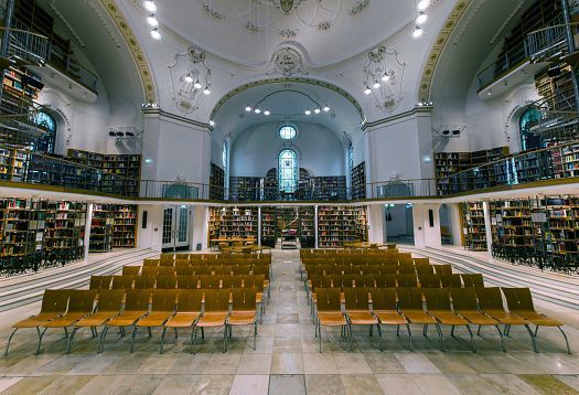 Vorarlberg State Library reading room featuring ERCO LED lighting for optimized wallwashing.