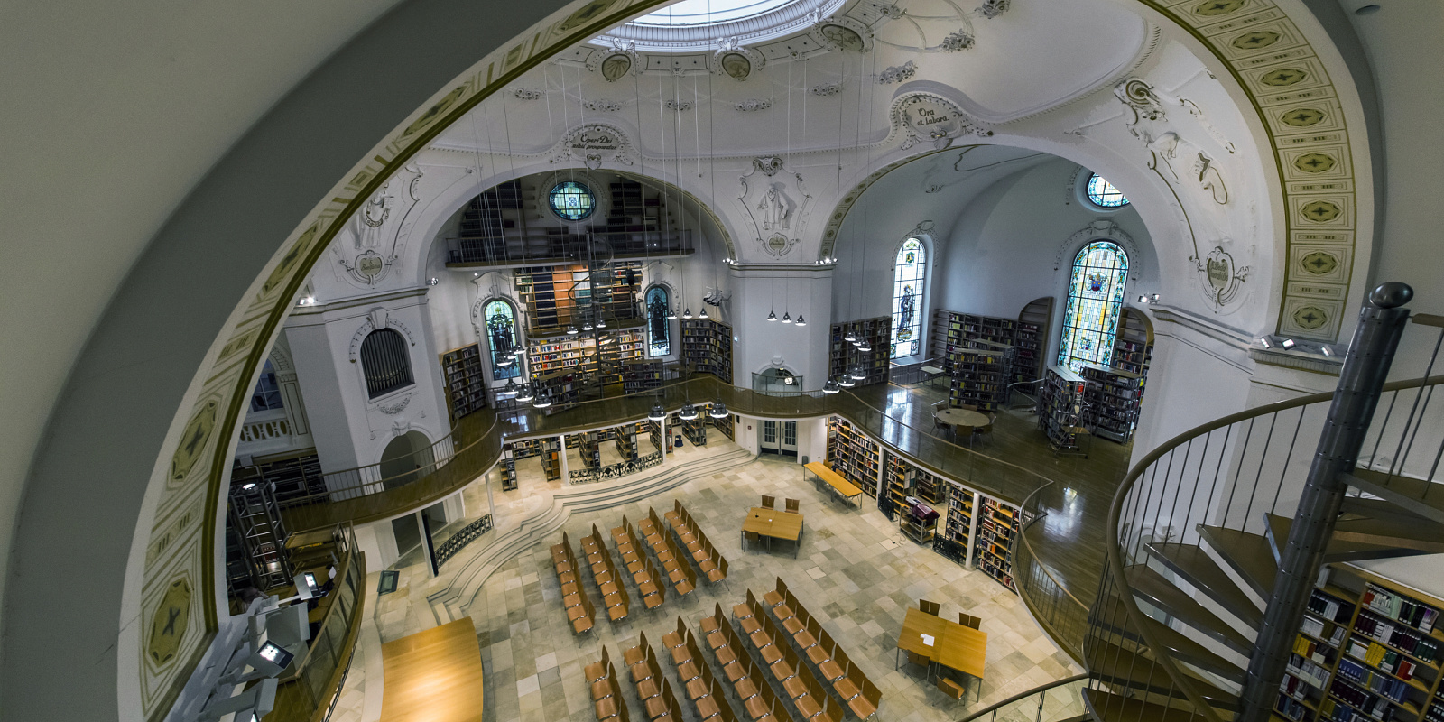Interior of Vorarlberg State Library featuring ERCO LED lighting for optimized wallwashing.