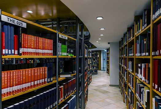 ERCO LED lighting in Vorarlberg State Library, enhancing energy efficiency and uniform illumination of bookshelves.