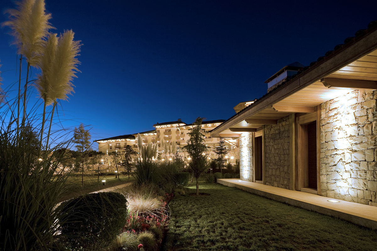 ERCO lighting design illuminates a building at night, highlighting architectural details and landscaping.