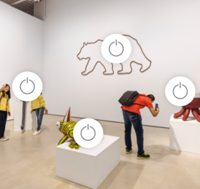 Kunstausstellung mit ERCO Casambi Bluetooth-fähigen Leuchten zur drahtlosen Steuerung der Beleuchtung.