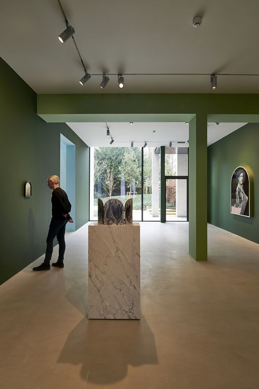 ERCO LED spotlights illuminate art in Xavier Hufkens Gallery, Brussels.