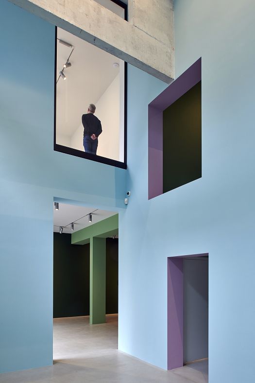ERCO Eclipse spotlights in Xavier Hufkens Gallery, Brussels, for flexible art display.