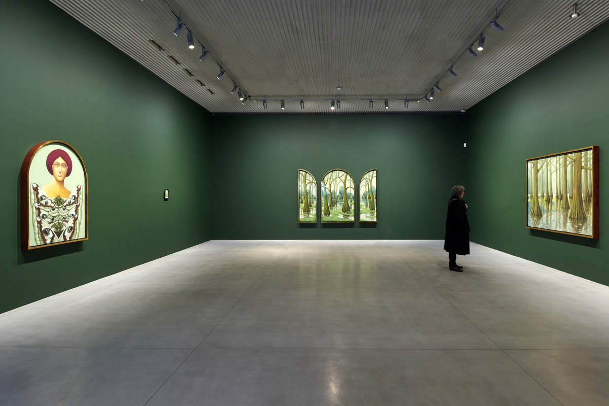 ERCO LED lighting in Xavier Hufkens Gallery, Brussels, providing flexible art exhibition illumination.