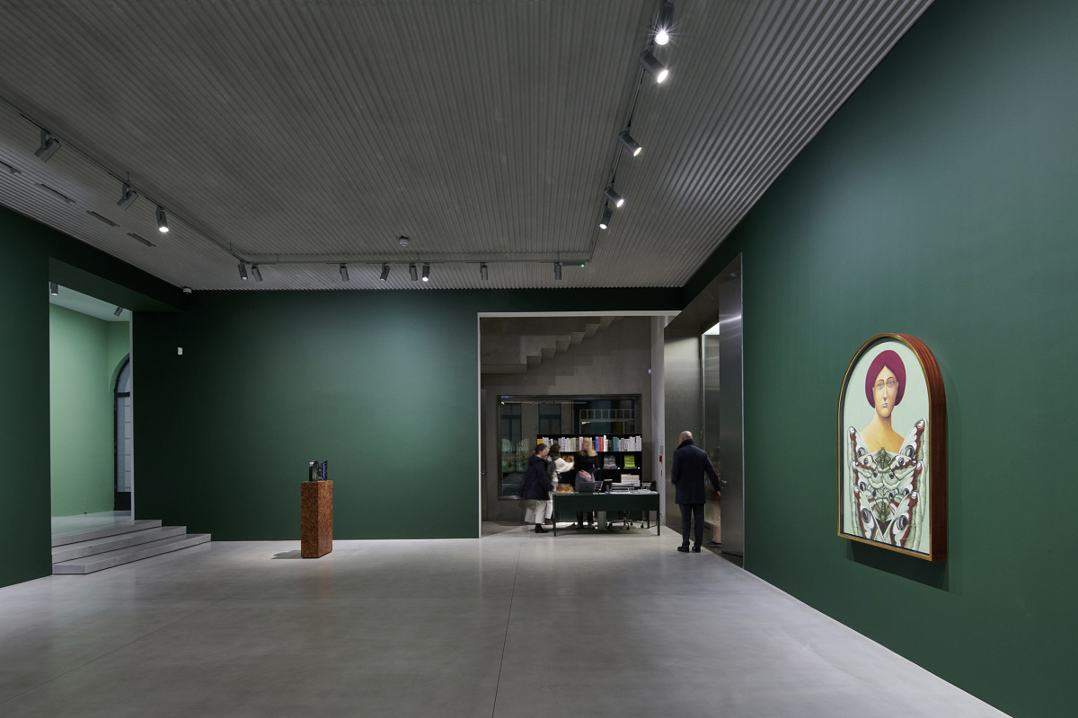 ERCO LED lighting in Xavier Hufkens Gallery, Brussels, providing flexible art exhibition illumination.