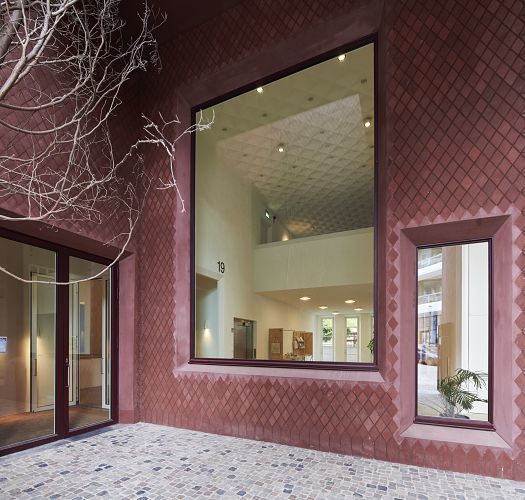 Kunsthalle Z33 facade featuring ERCO lighting for flexible exhibition illumination.