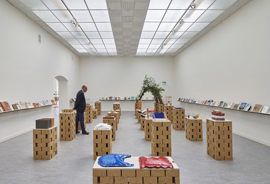ERCO spotlights illuminate Kunsthalle Z33 in Hasselt, providing flexible exhibition lighting with precision.