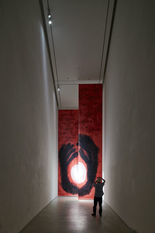 ERCO spotlights illuminate an art exhibit at Kunsthalle Z33, Hasselt.