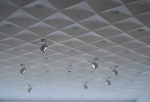 ERCO spotlights provide precise, flexible exhibition lighting on the coffered ceiling of Kunsthalle Z33.
