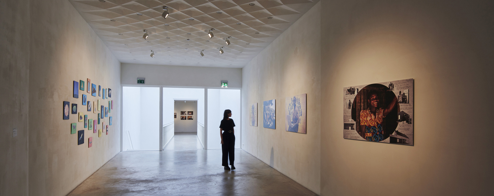 Kunsthalle Z33 in Hasselt featuring ERCO Light Board spotlights for flexible exhibition lighting.