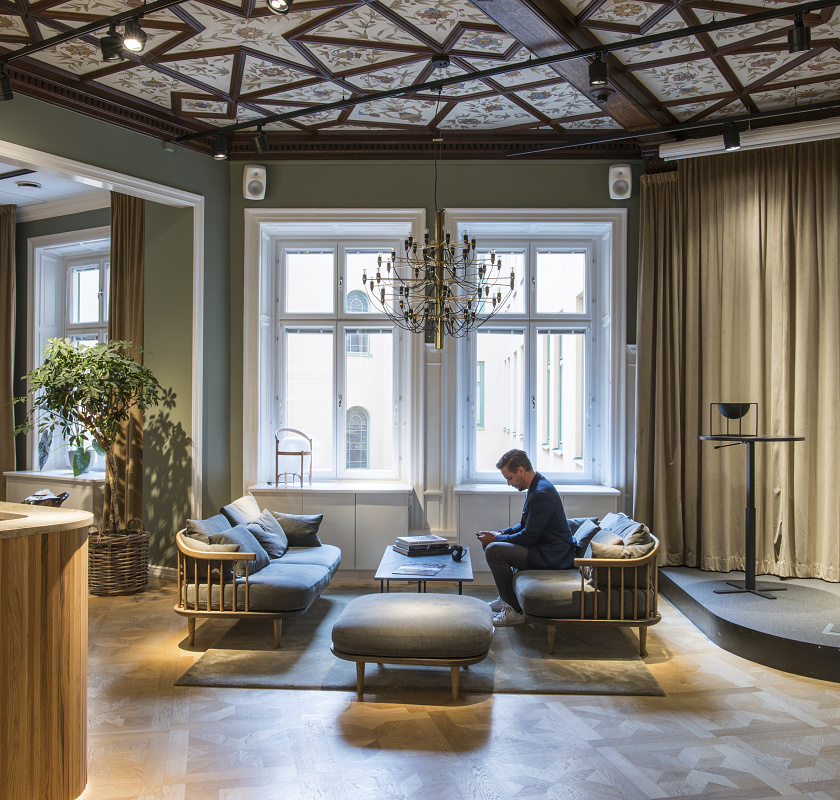 ERCO office lighting with Parscan spotlights in Zington Office, Stockholm, ensures visual comfort.