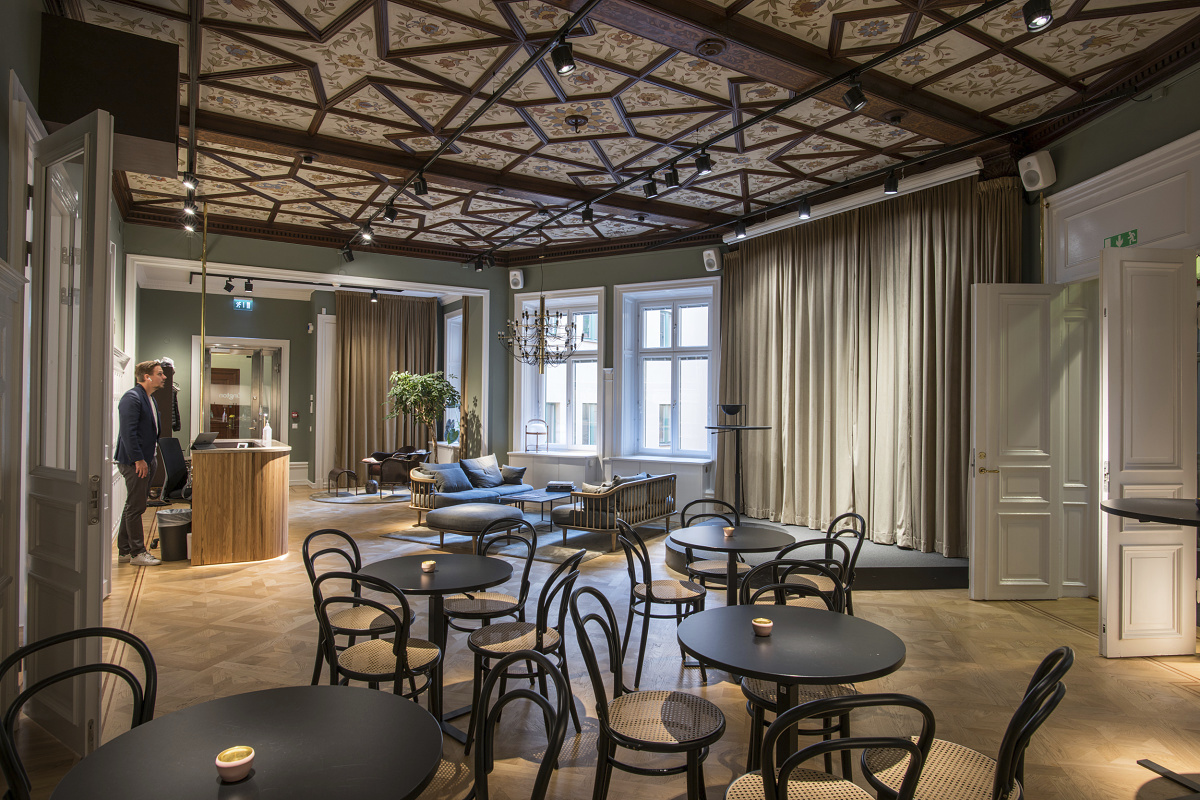 ERCO Parscan spotlights provide visual comfort in the Zington Office, Stockholm.